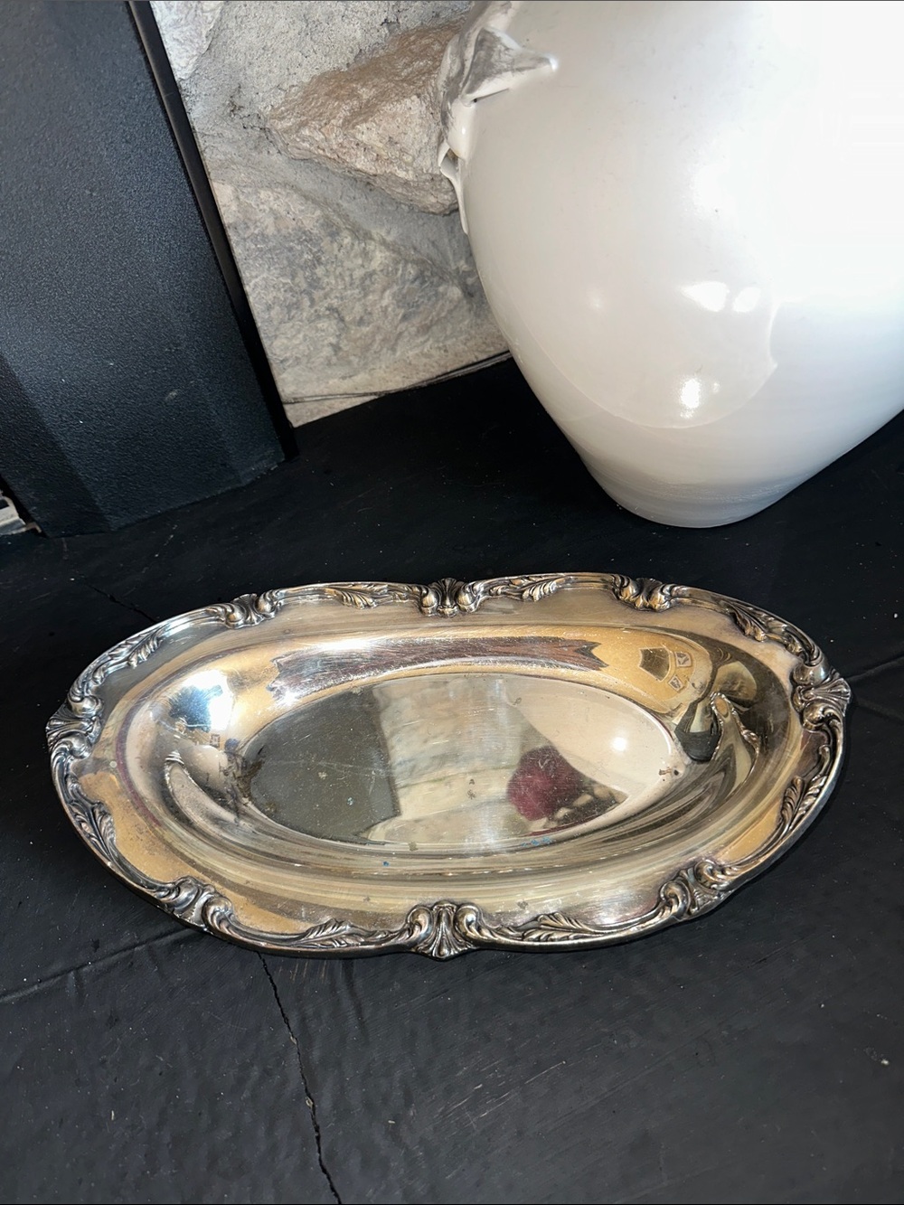 WM Rogers Silver Plated Bread Tray.